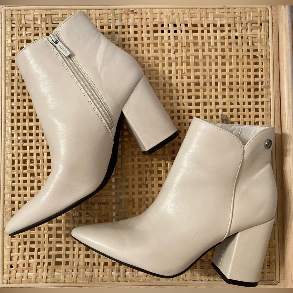 BRAND NEW Ankle Booties 🤍